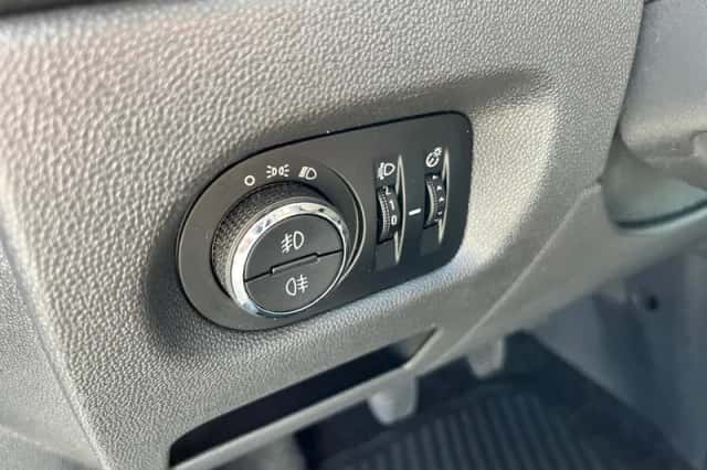 Opel Corsa (2013) thumbnail 26