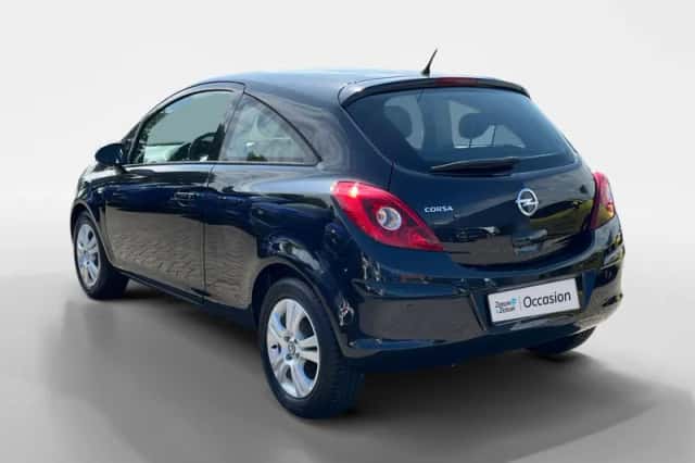 Opel Corsa (2013) thumbnail 4