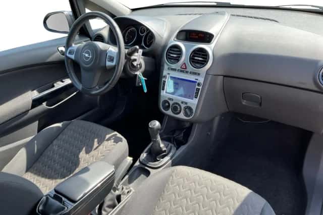 Opel Corsa (2013) thumbnail 10
