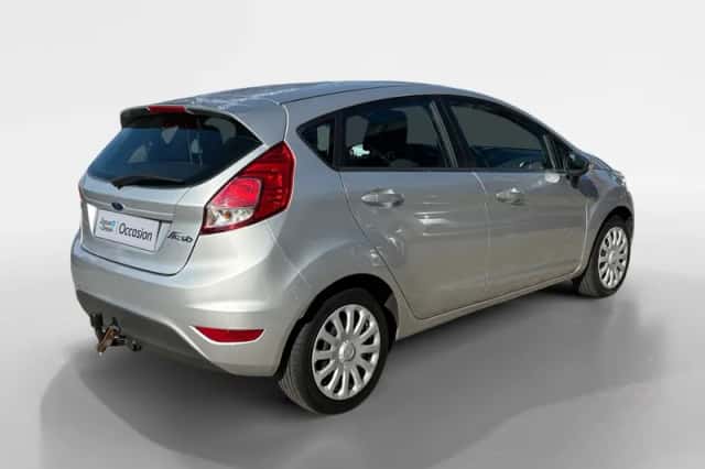 Ford Fiesta (2015) thumbnail 2