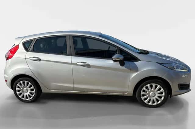 Ford Fiesta (2015) thumbnail 3
