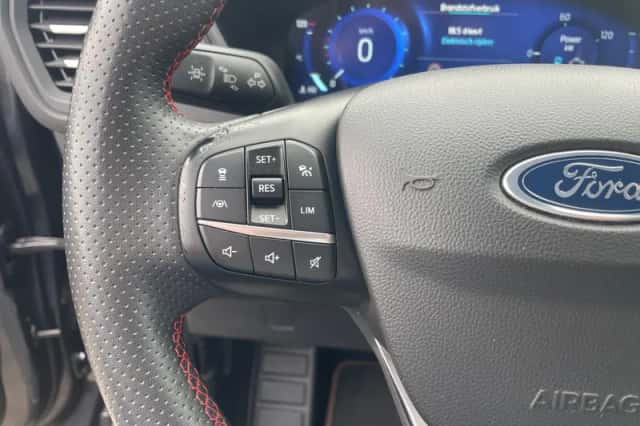 Ford Kuga (2023) thumbnail 18