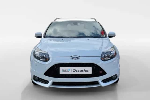 Ford Focus (2013) thumbnail 3