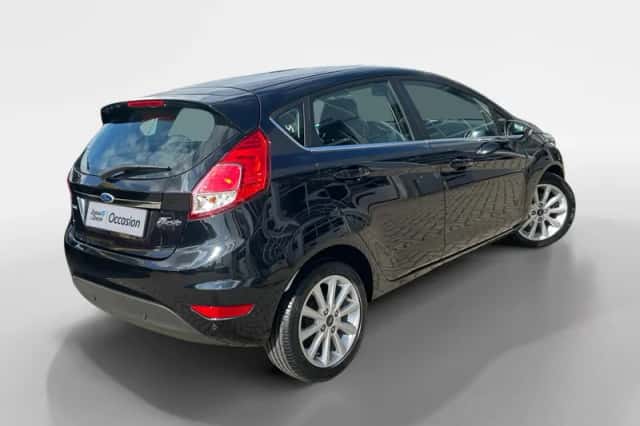 Ford Fiesta (2015) thumbnail 2