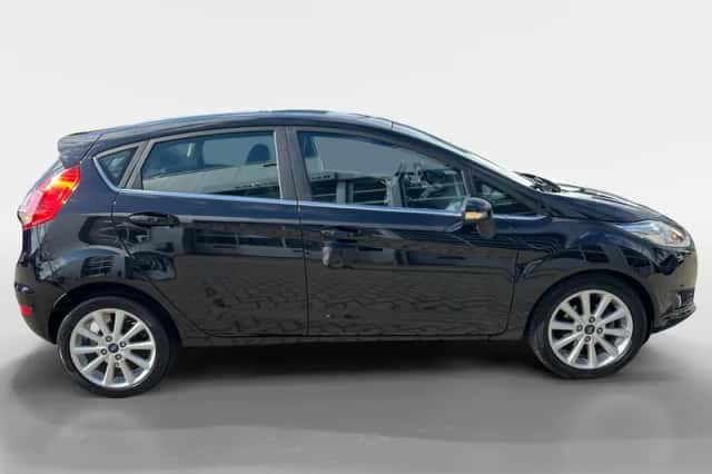 Ford Fiesta (2015) thumbnail 4