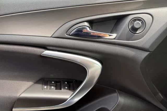 Opel Insignia (2011) thumbnail 12