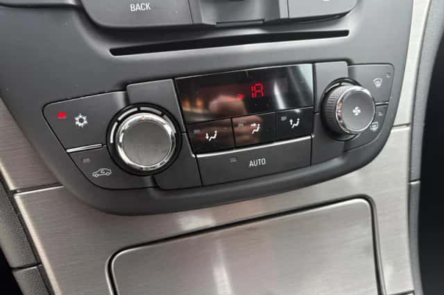 Opel Insignia (2011) thumbnail 14