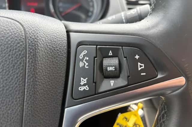 Opel Insignia (2011) thumbnail 24