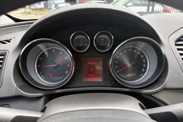 Opel Insignia (2011) thumbnail 27
