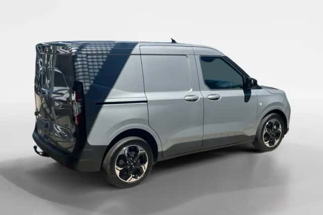 Ford E-Transit Courier (2026) thumbnail 2