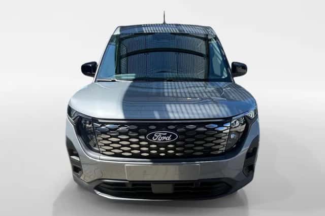 Ford E-Transit Courier (2026) thumbnail 6
