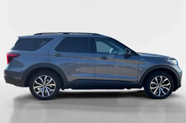Ford Explorer (2021) thumbnail 3