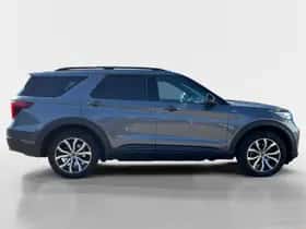 Ford Explorer (2021) thumbnail 3