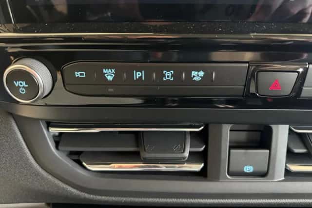 Ford Tourneo Custom (2025) thumbnail 16