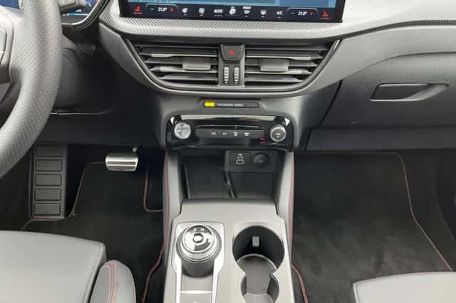 Ford Kuga (2025) thumbnail 11