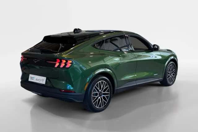 Ford Mustang Mach-E (2025) thumbnail 5