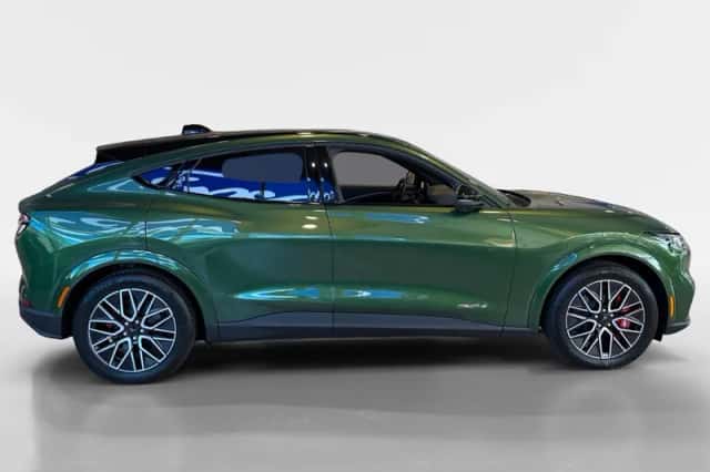 Ford Mustang Mach-E (2025) thumbnail 6