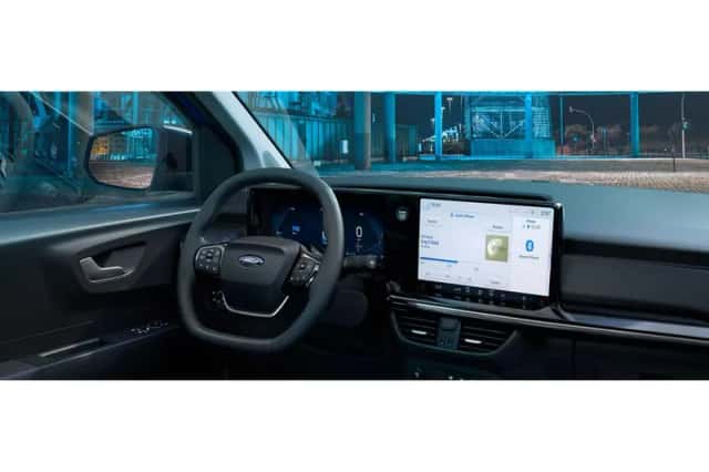 Ford E-Transit Courier (2026) thumbnail 3