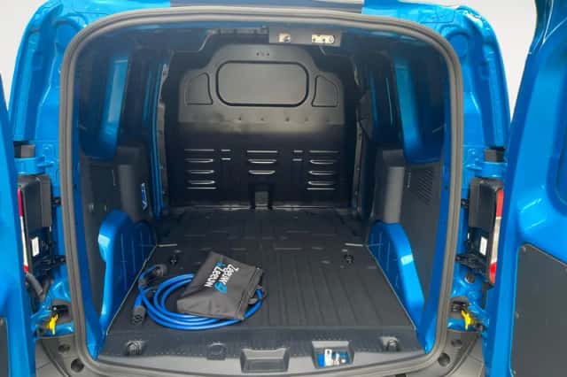 Ford E-Transit Courier (2026) thumbnail 16