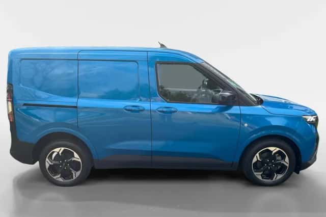 Ford E-Transit Courier (2026) thumbnail 3