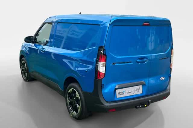 Ford E-Transit Courier (2026) thumbnail 5