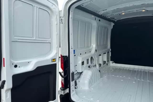 Ford Transit (2024) thumbnail 12