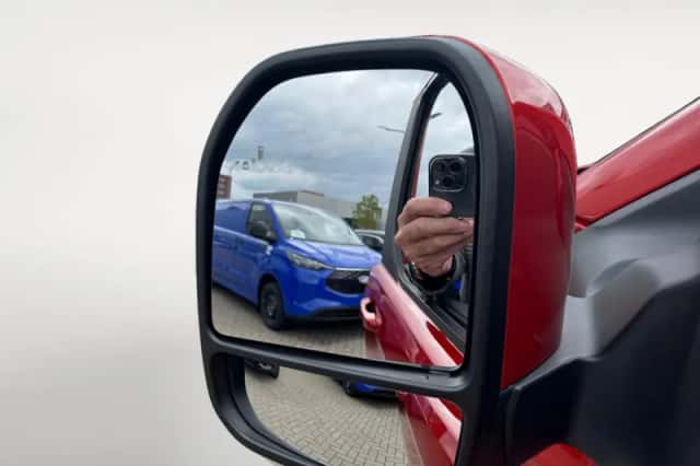 Ford Tourneo Custom (2025) thumbnail 10