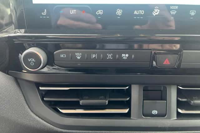 Ford Tourneo Custom (2025) thumbnail 13
