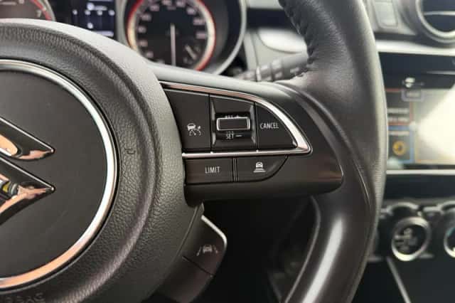 Suzuki Swift (2022) thumbnail 18