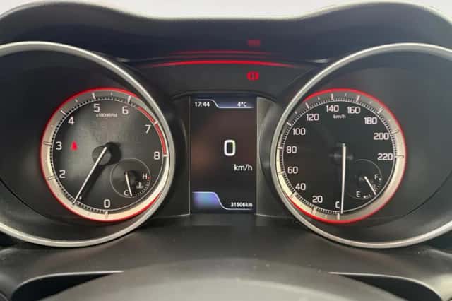 Suzuki Swift (2022) thumbnail 19