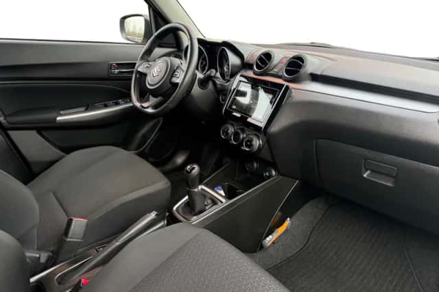 Suzuki Swift (2022) thumbnail 8