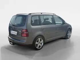 Volkswagen Touran (2008) thumbnail 2