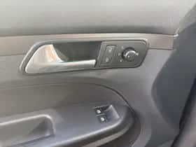 Volkswagen Touran (2008) thumbnail 13