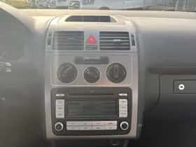 Volkswagen Touran (2008) thumbnail 21