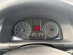 Volkswagen Touran (2008) thumbnail 23