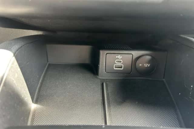 Ford Kuga (2022) thumbnail 27