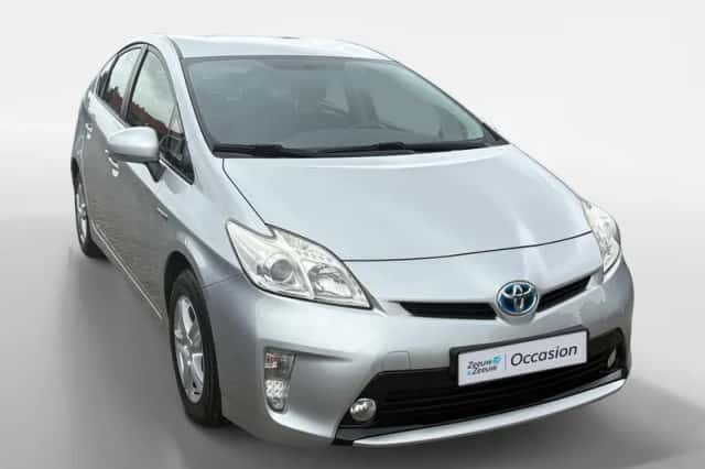 Toyota Prius (2015) thumbnail 4