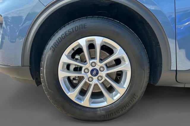 Ford Kuga (2022) thumbnail 16