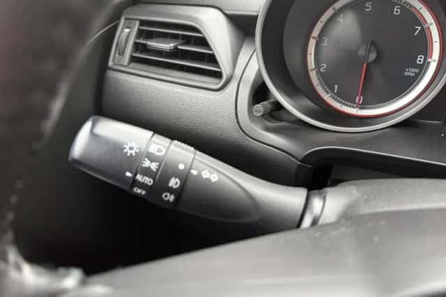 Suzuki Swift (2020) thumbnail 11