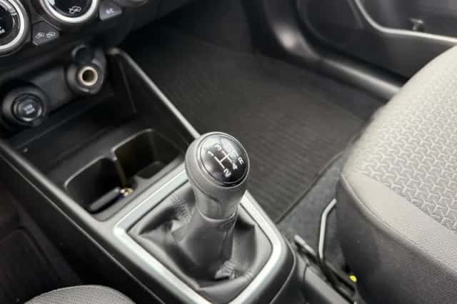 Suzuki Swift (2022) thumbnail 12