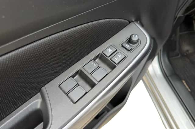 Suzuki Swift (2022) thumbnail 14