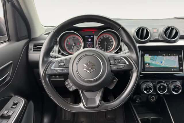 Suzuki Swift (2022) thumbnail 18