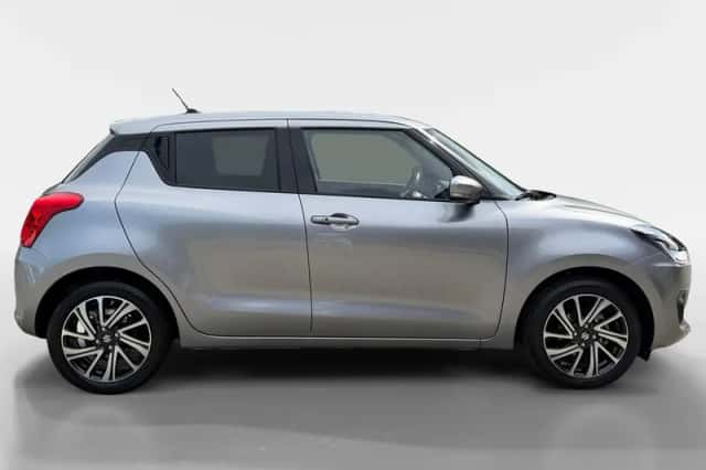 Suzuki Swift (2022) thumbnail 3