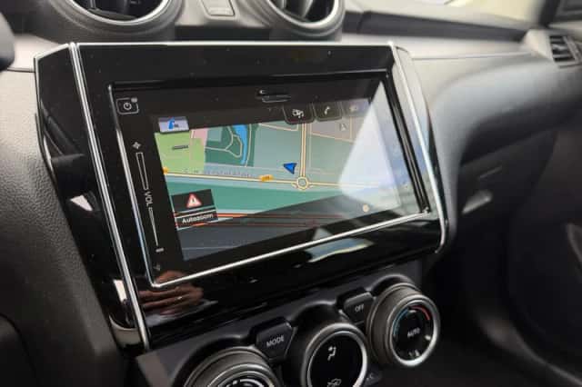 Suzuki Swift (2022) thumbnail 23