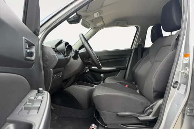 Suzuki Swift (2022) thumbnail 10