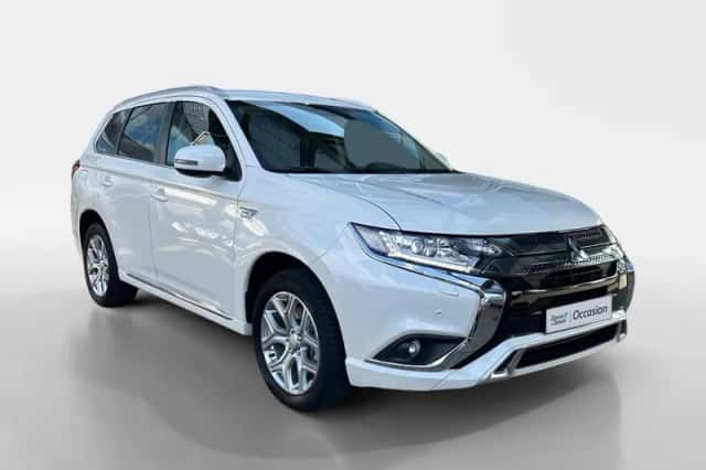 Mitsubishi Outlander (2019) thumbnail 3