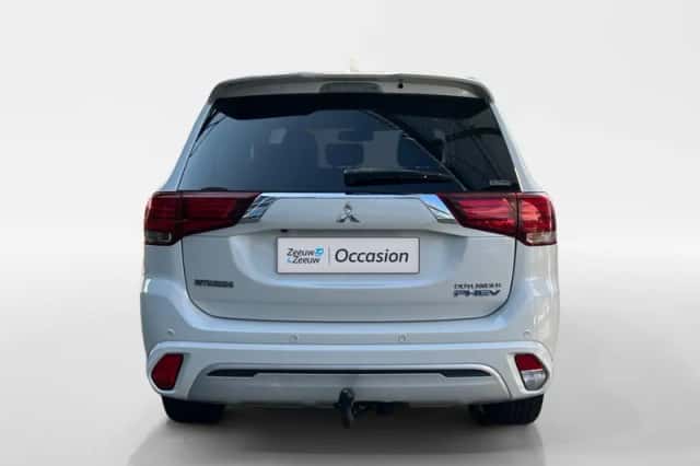 Mitsubishi Outlander (2019) thumbnail 4