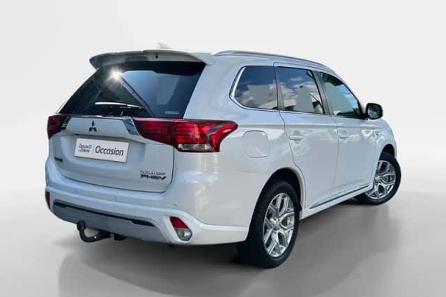 Mitsubishi Outlander (2019) thumbnail 5