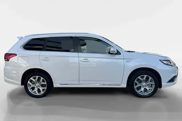 Mitsubishi Outlander (2019) thumbnail 6