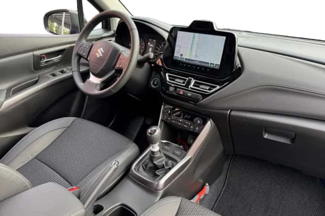 Suzuki S-Cross (2025) thumbnail 13